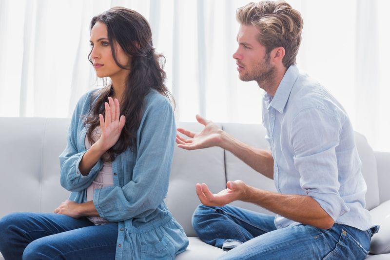 10 طرق لتجاهل أشخاص يضايقونك في الحياة